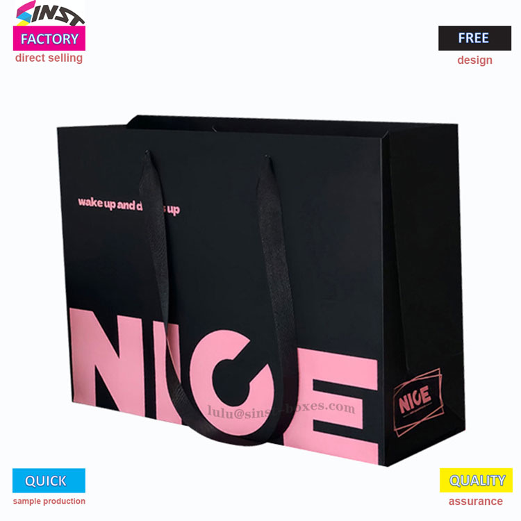 Kantong kertas pakaian